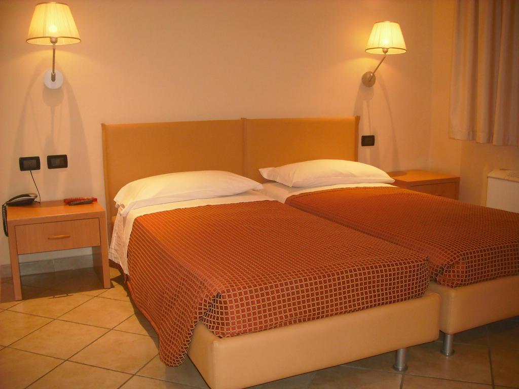 Koko Hotel Lido Di Savio Quarto foto